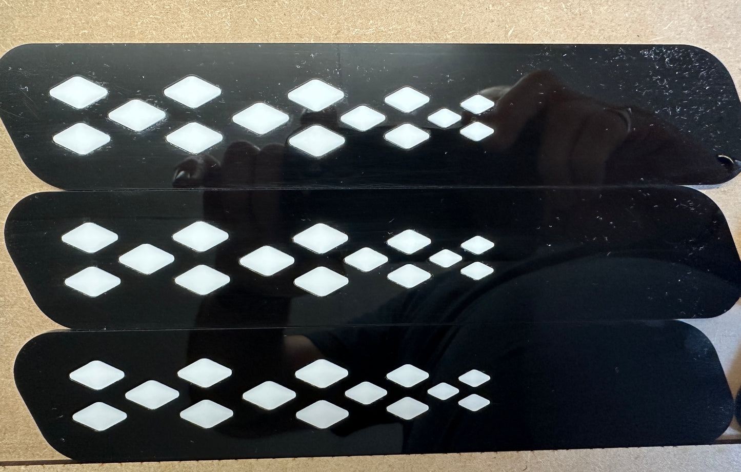 ID Buzz Cargo  D pillar vent badge set of 6 Gloss Black/ Diamond pattern Only